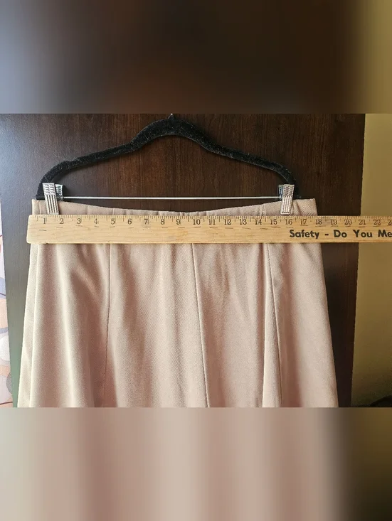 Dressbarn Beige Women’s Skirt - Classic Neutral Style Size 16 - Picture 3 of 5